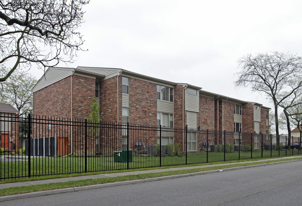 St. Aubin Square in Detroit, MI - Building Photo