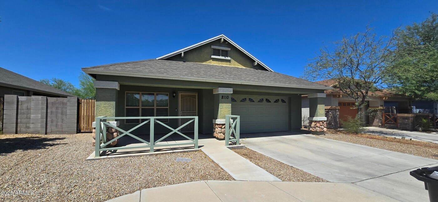 8110 S 2nd Dr in Phoenix, AZ - Building Photo