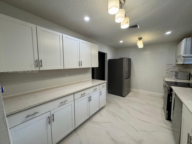 1651 Van Buren St in Hollywood, FL - Building Photo - Building Photo