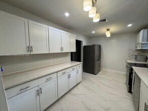 1651 Van Buren St in Hollywood, FL - Building Photo - Building Photo