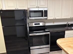 361 Mills Ave, Unit Apartment 2 in Spartanburg, SC - Foto de edificio - Building Photo