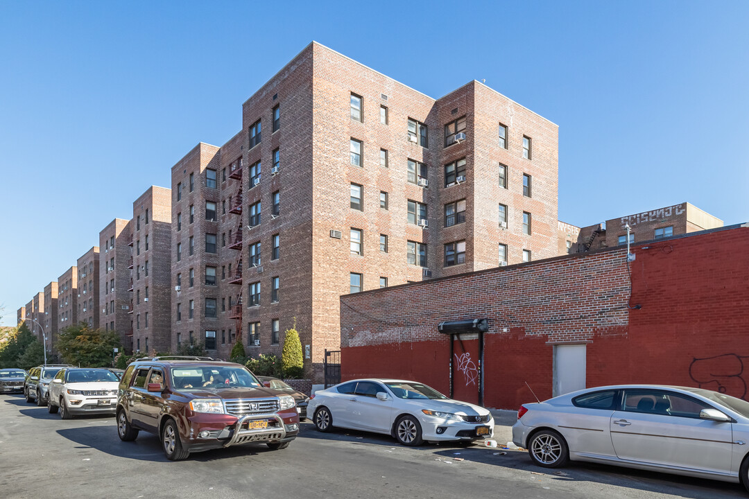 Bradford House in Jackson Heights, NY - Building Photo