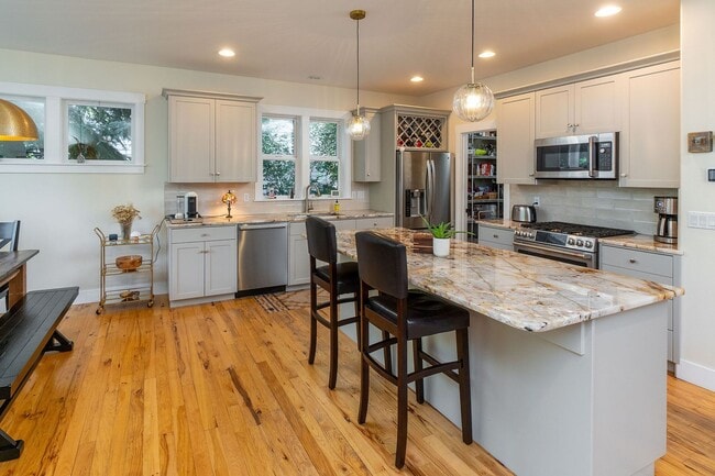 1554 NW John Fremont St in Bend, OR - Building Photo - Building Photo