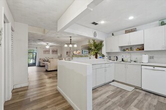 9240 NW 14th St in Pembroke Pines, FL - Building Photo - Building Photo