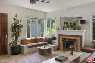 11525 Calvert St in Los Angeles, CA - Building Photo - Building Photo