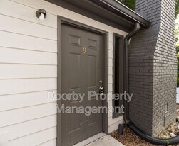 Chateau Royale Apartments in Chattanooga, TN - Building Photo