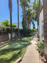 806 N Poinsettia Pl in Los Angeles, CA - Building Photo - Building Photo