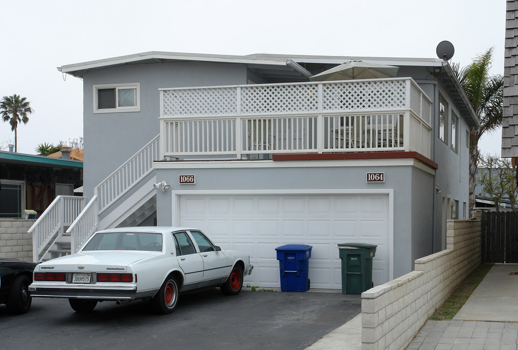 1064-1066 Hingham Ln in Ventura, CA - Foto de edificio