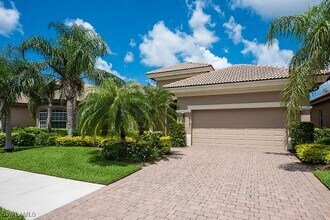 6101 Dogleg Dr in Naples, FL - Foto de edificio - Building Photo