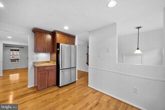 5718 Wood Mouse Ct in Burke Centre, VA - Building Photo - Building Photo