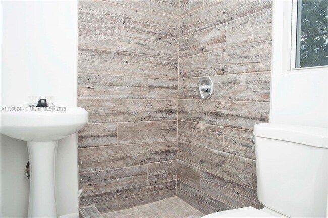 1323 N Federal Hwy in Hollywood, FL - Building Photo - Building Photo