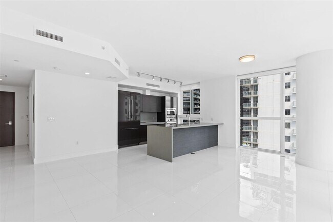 1080 Brickell Ave, Unit 3006 in Miami, FL - Building Photo - Building Photo