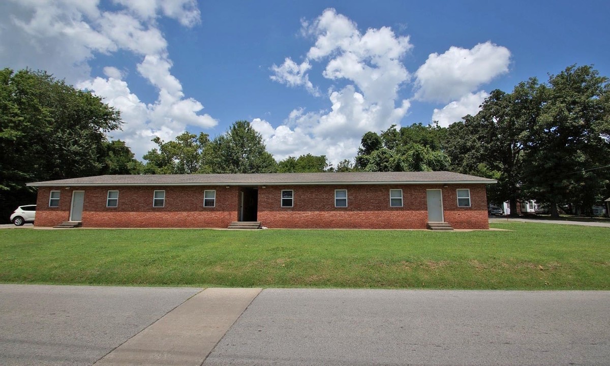 Shawnee Apartments in Tahlequah, OK - Building Photo