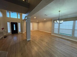 2113 Cannes Dr in Plano, TX - Foto de edificio - Building Photo