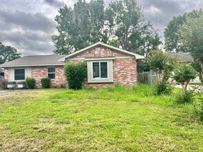 12911 Southbridge Rd in Houston, TX - Building Photo - Building Photo