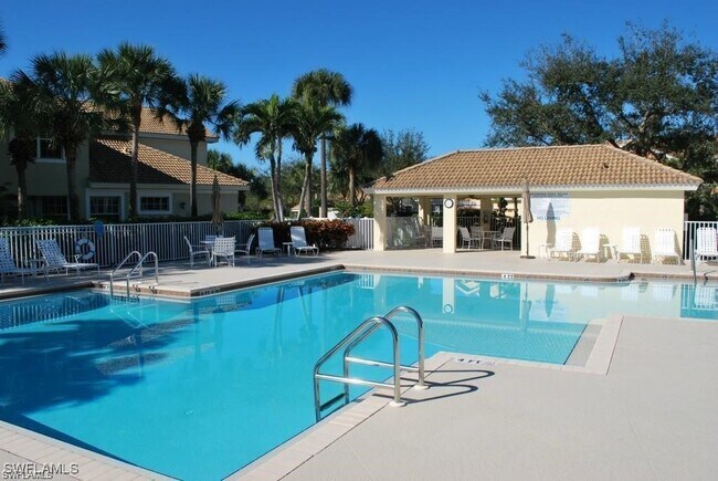 1585 Winding Oaks Way in Naples, FL - Building Photo - Building Photo
