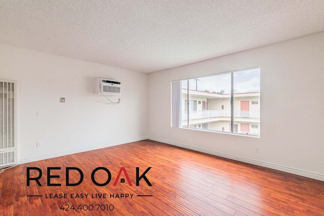 6255 Beck Ave in Los Angeles, CA - Building Photo