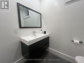 7 Glen Eden Crescent in Toronto, ON - Building Photo - Building Photo