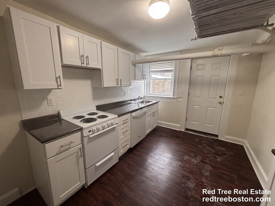 7 Mount Hood Rd, Unit B in Boston, MA - Foto de edificio