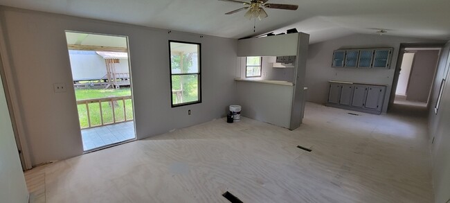 5665 Forrest Glade in Beaumont, TX - Building Photo - Building Photo