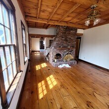 220 E Squantum St, Unit 1 in Quincy, MA - Building Photo - Building Photo