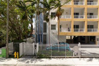 Bahia Biscayne in Miami, FL - Foto de edificio - Building Photo