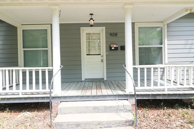 908 Leavenworth St in Manhattan, KS - Building Photo - Building Photo