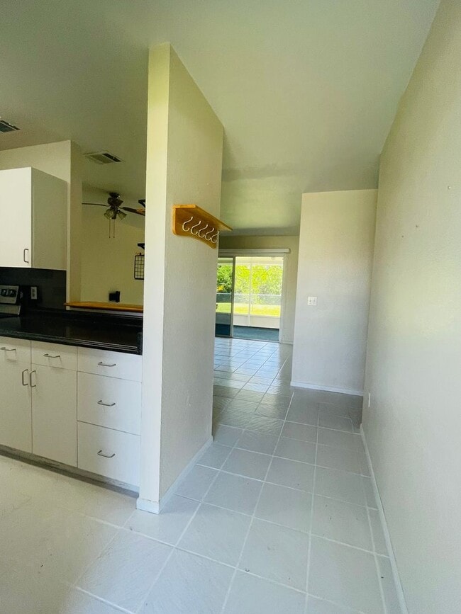 2450 Strawlawn St in Port Charlotte, FL - Building Photo - Building Photo