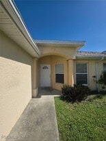 2211 NE 15th Ln in Cape Coral, FL - Building Photo