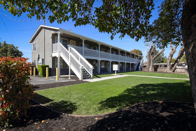 313 Campus Way in Modesto, CA - Building Photo - Primary Photo