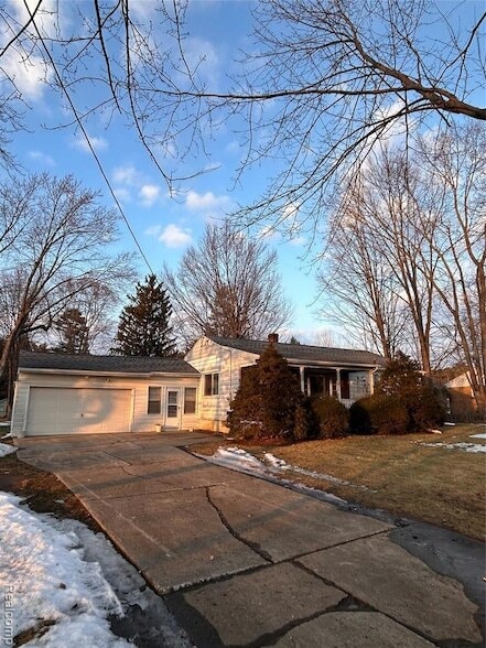 1136 W Rowland St in Flint, MI - Building Photo - Building Photo