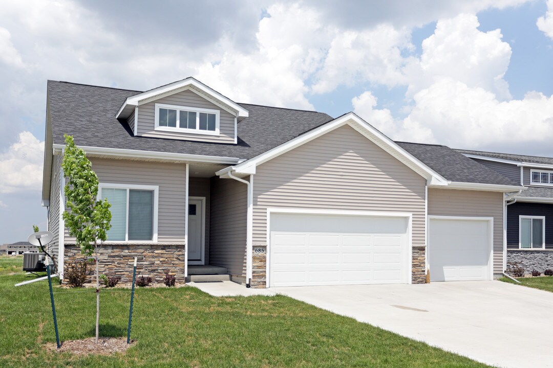 695 SE Tallgrass in Waukee, IA - Foto de edificio