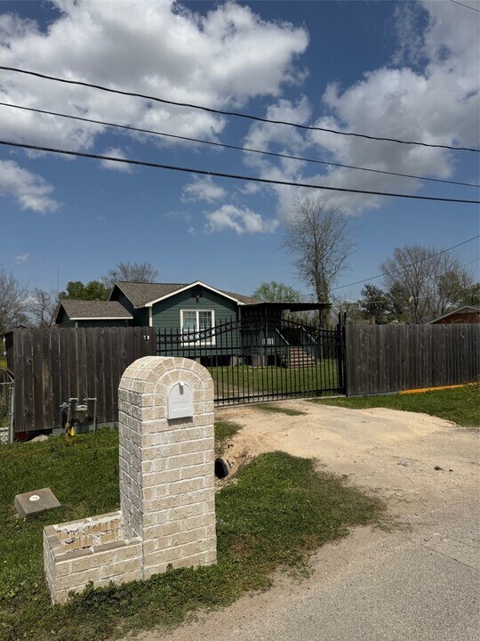 11013 Pandora Dr in Houston, TX - Building Photo