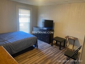 133 Essex St in Bangor, ME - Building Photo