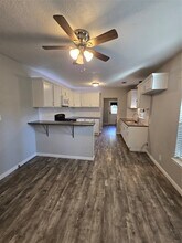 511 S Roosevelt Ave in Cleveland, TX - Building Photo - Building Photo