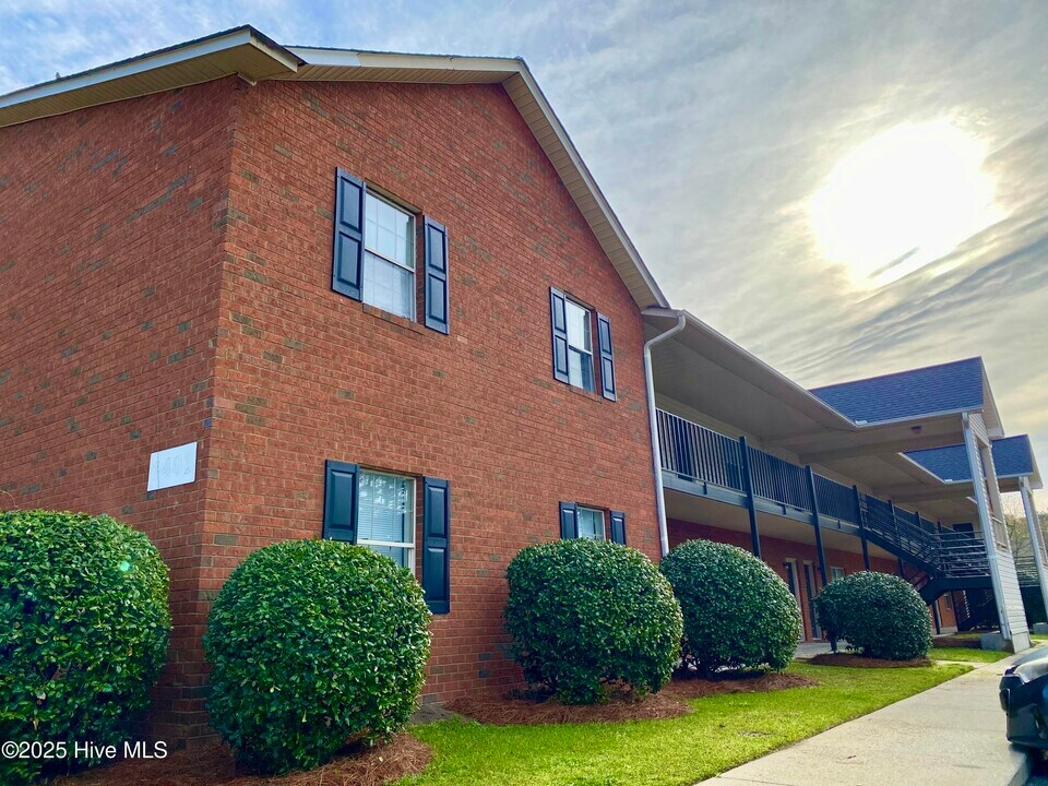 1401 Westpointe Dr-Unit -A in Greenville, NC - Building Photo