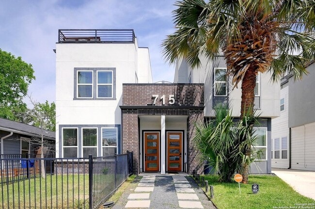 715 Eleanor Ave in San Antonio, TX - Building Photo - Building Photo