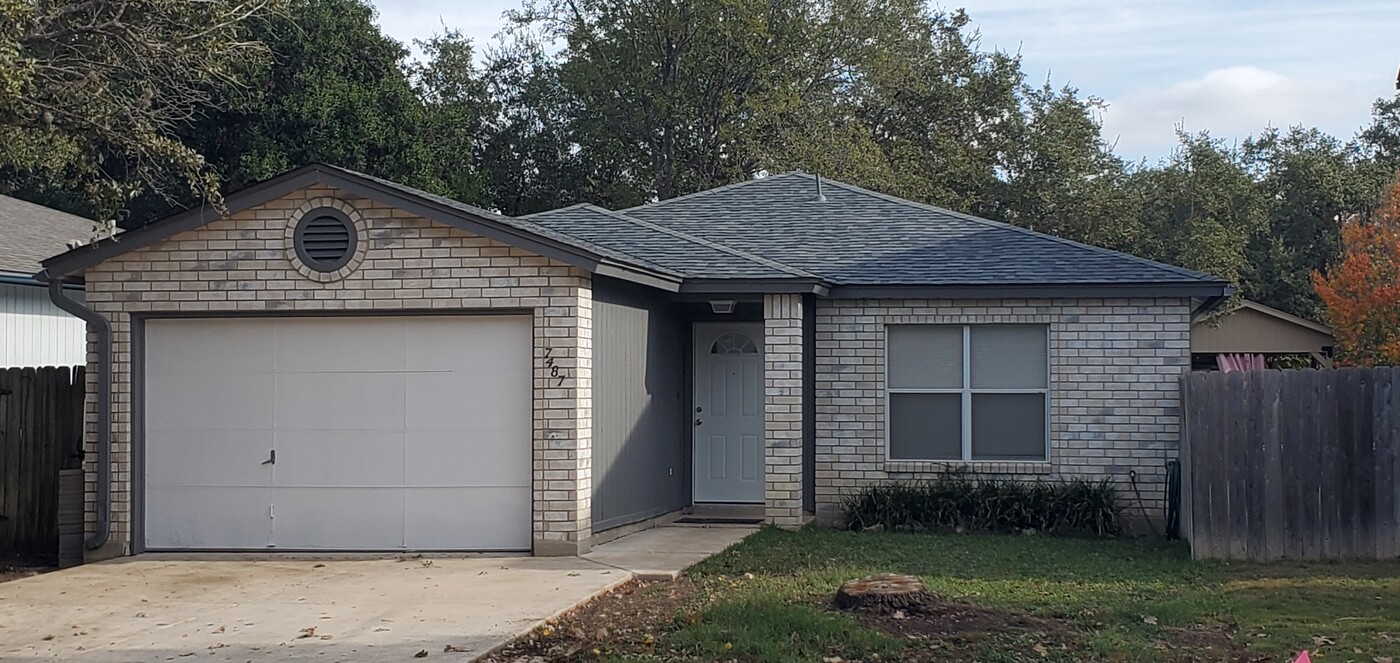 7487 Bluestone in San Antonio, TX - Foto de edificio