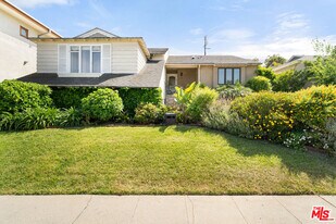 9312 Bolton Rd in Los Angeles, CA - Building Photo