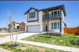129 Goldfinch Dr in San Marcos, TX - Building Photo - Building Photo