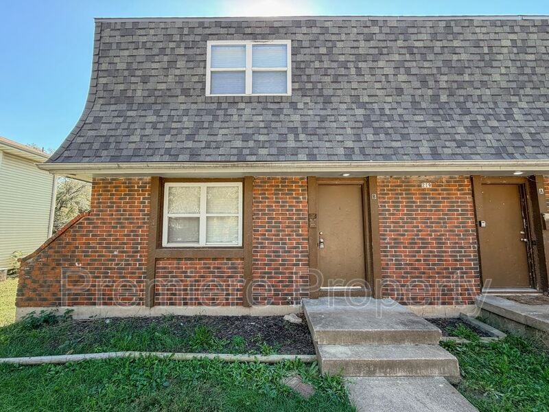 219 N Oak Dr in Belton, MO - Building Photo