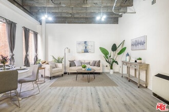 312 W 5th St in Los Angeles, CA - Building Photo - Building Photo