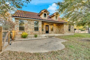 118 N Buckhorn Dr in Bastrop, TX - Building Photo