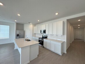 305 Heritage Grvs Rd in Bertram, TX - Building Photo - Building Photo