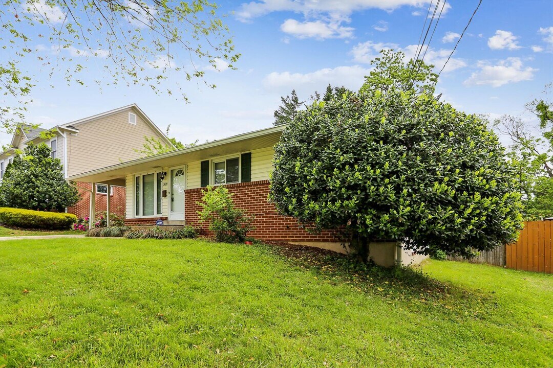 13109 Dumbarton Dr in Rockville, MD - Building Photo