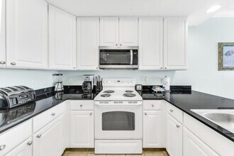 365 E Beach Blvd in Gulf Shores, AL - Building Photo - Building Photo