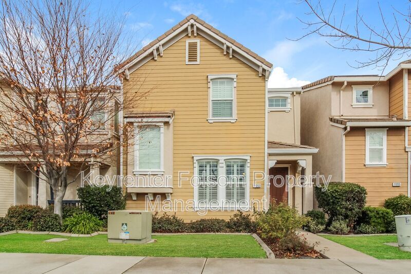 11053 International Dr in Rancho Cordova, CA - Building Photo