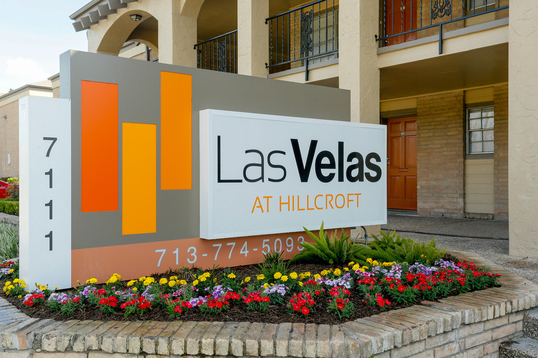 Las Velas at Hillcroft in Houston, TX - Building Photo