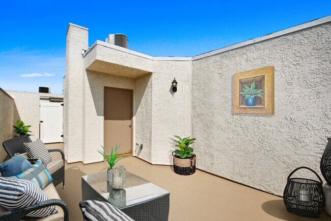 5760 Laurel Canyon Apartments