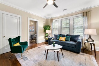 856 Ponce De Leon Ave NE in Atlanta, GA - Foto de edificio - Building Photo